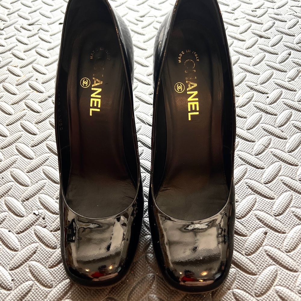 (Re-posh) Chanel classic parent black pumps (39)